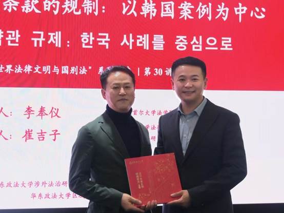 穿着西装笔挺的男子与图片配字

AI 生成的内容可能不正确。