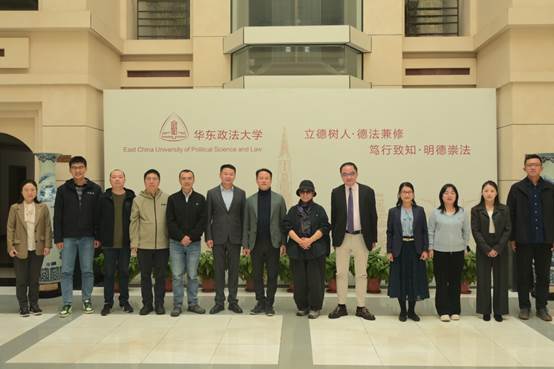 一群人站在一起

AI 生成的内容可能不正确。